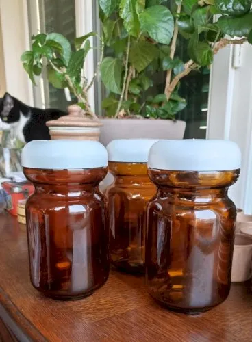 3 bocaux / pots couverts Verre ambré Seventies