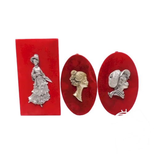 -3 JOLIS CADRES ETAIN sur VELOURS ROUGE JEUNE Garçon & Fille signés BOCHES  D