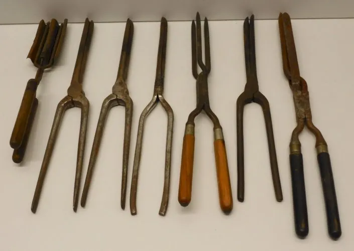 -7 FERS A FRISER ANCIENS 2 Aciers Marcel déposé collection Coiffeur Coiffures D