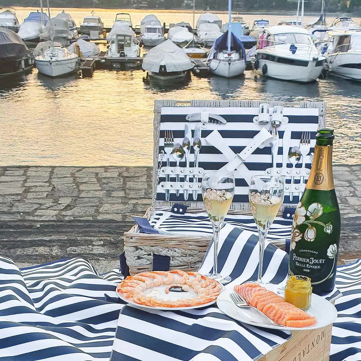 Panier pique-nique en osier naturel et écologique "Marine" - 4 personnes