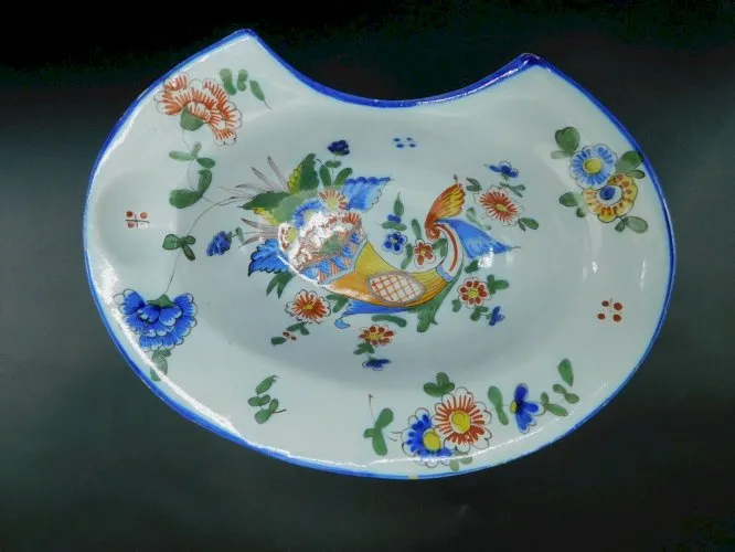 Plat à barbe en faïence K & G Corne dabondance Début XX ème Lunéville