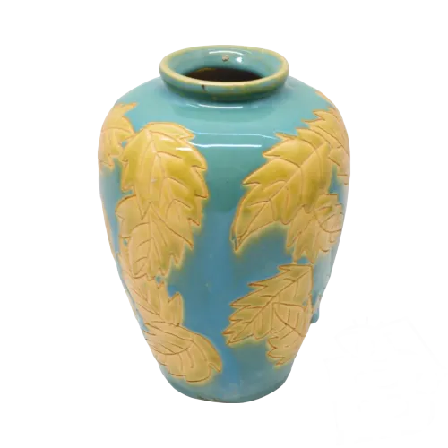 - VASE CERAMIQUE Signé A DECOR DE FEUILLES SUR UN FOND EPAIS COULEUR CELADON  D