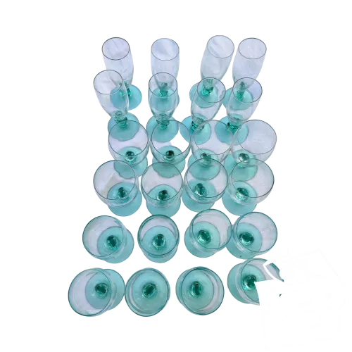 VERRES au pied aplati de couleur verte 1 lot de 24 (8 champagne /8 à eau / 8 à vin )