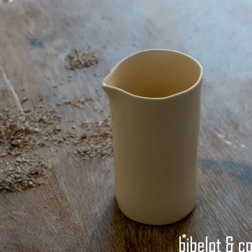 VERSEUSE - CARAFE en faïence blanc crème