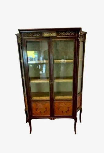 Vitrine deux portes de style Napoléon III Marqueterie et bronze XX siècle