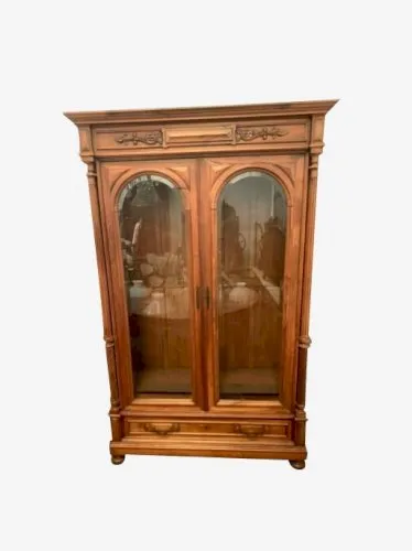 Vitrine deux portes en noyer massif Vitrine a colonnes détachées XIX siècle